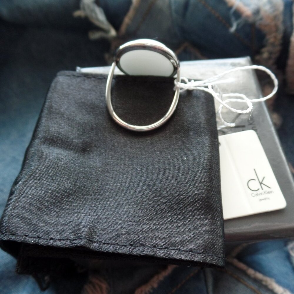 Calvin Klein Silver & White Statement Ring NWT NIB SIZE 9 - Picture 6 of 9